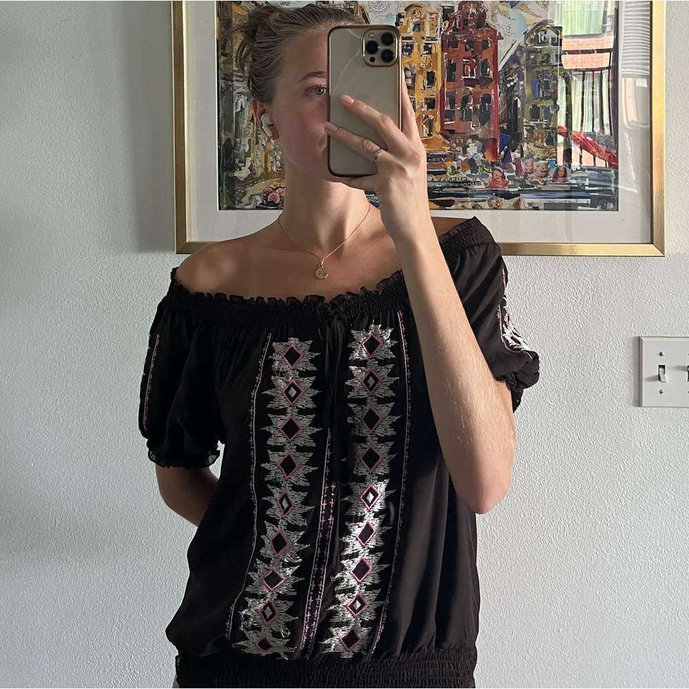 BcbgMaxAzria bohemian brown shirt/blouse with pattern, off the shoulder